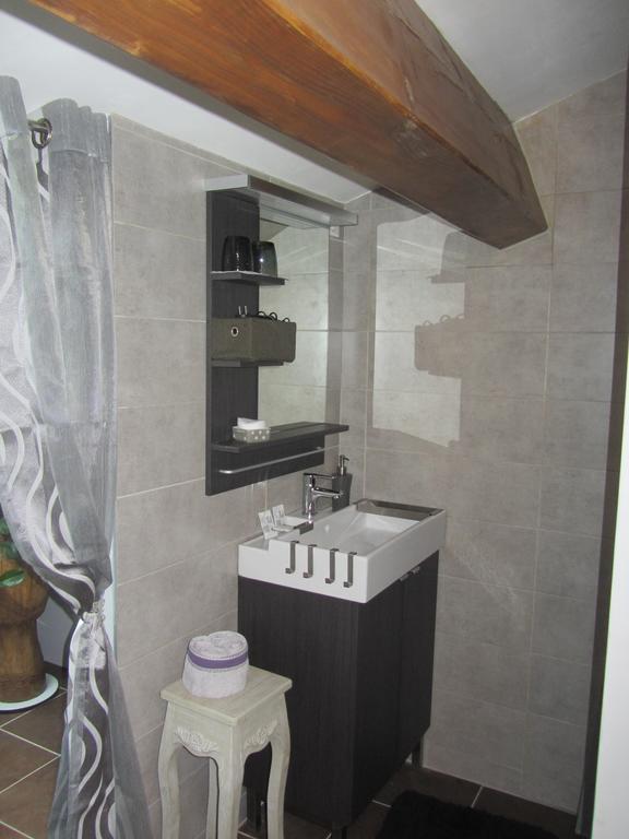Les Cimes Bed & Breakfast Saint-Pierre-de-Riviere Room photo